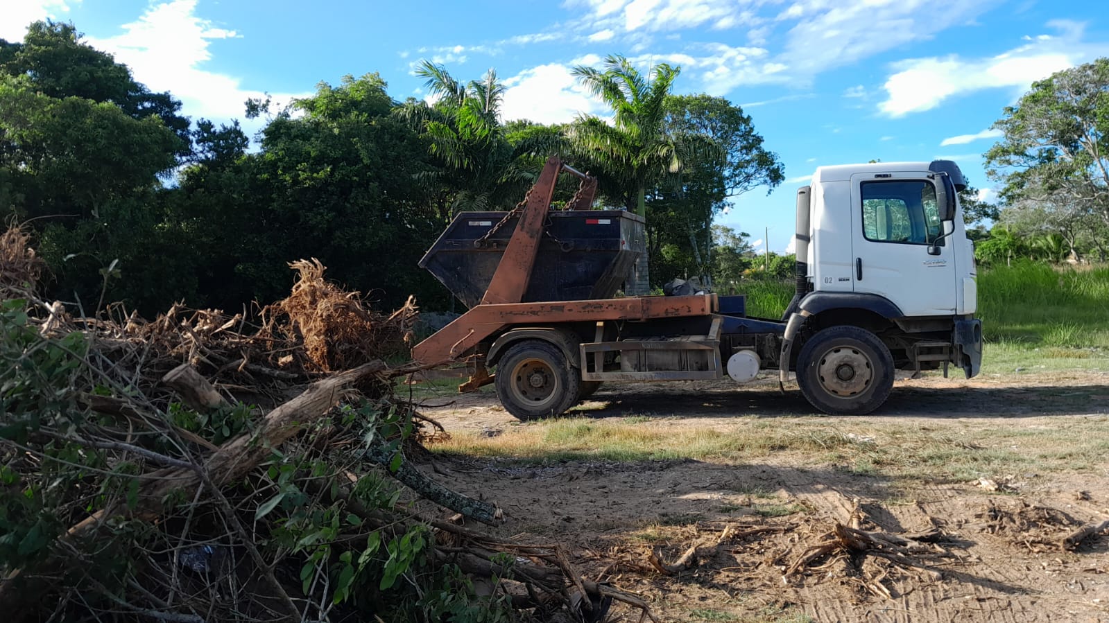Inea combate descarte irregular de resíduos em Búzios, na Região dos Lagos