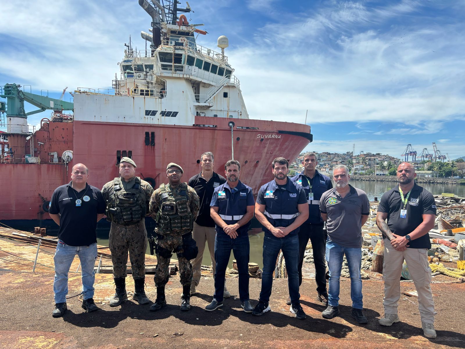 Governo do Estado interdita estaleiro que realizava desmanche ilegal de navio