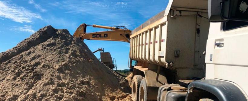 Seas e Inea realizam operação para combater extração ilegal de areia em Seropédica