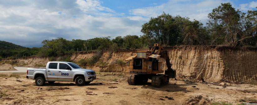  Seas e Inea realizam ação em Araruama para combater extração mineral ilegal
