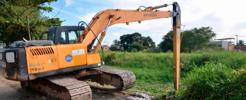 Rio Magé Mirim, em Guapimirim, recebe ações de limpeza e desassoreamento