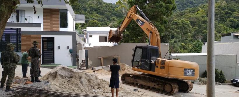   Construções irregulares na zona oeste do Rio estão na mira da Seas e do Inea em grande operação