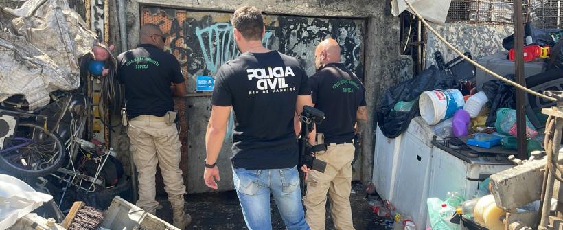 Secretaria de Estado do Ambiente e Sustentabilidade fecha depósito clandestino de recicláveis em Cordovil 