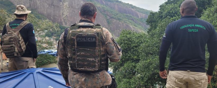 Secretaria de Estado do Ambiente e Sustentabilidade e Inea participam de operação para reprimir o avanço de construções irregulares na comunidade da Rocinha