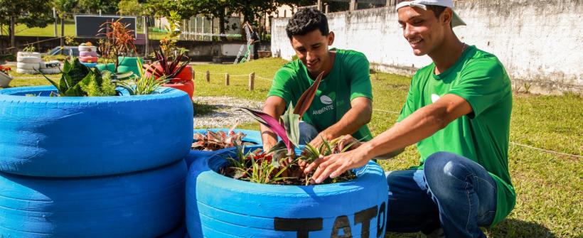 Alunos do Ambiente Jovem inauguram jardim sensorial em Guapimirim