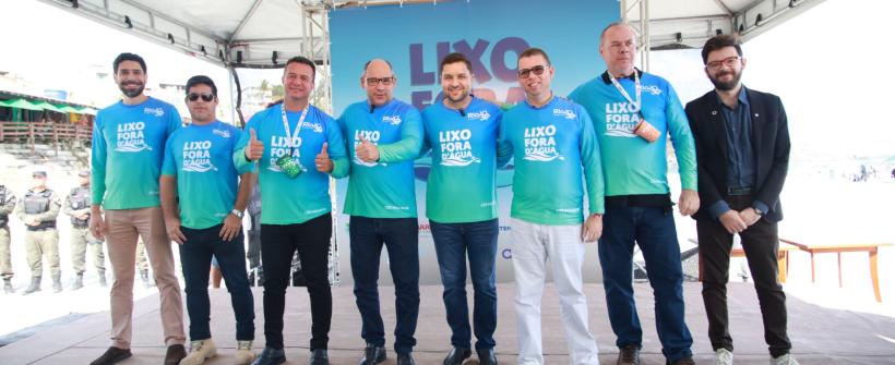 Em Arraial do Cabo, Thiago Pampolha entrega licença ambiental para início de obras de ‘engorda’ na Laguna de Araruama