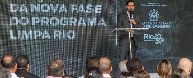 secretário de Ambiente e Sustentabilidade Thiago Pampolha palestrando