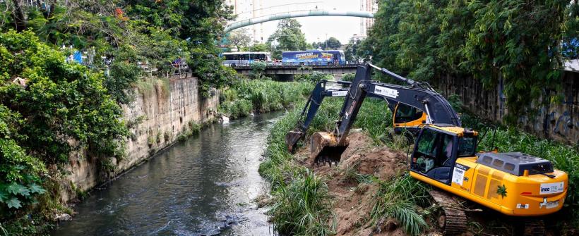 Governo do Estado inicia limpeza do Rio Alcântara em São Gonçalo