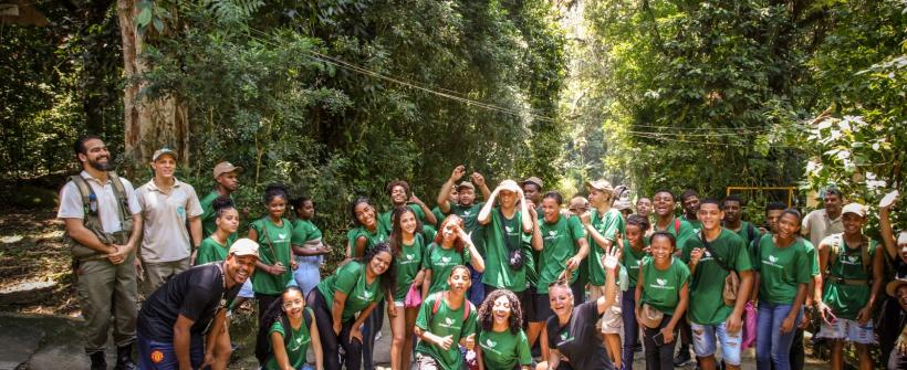 Alunos do Ambiente Jovem participam de aula de campo no Parque Estadual da Pedra Branca