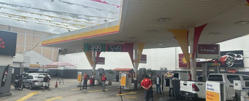 Secretaria de Estado do Ambiente e Sustentabilidade e ANP interditam posto de gasolina na Zona Norte do Rio
