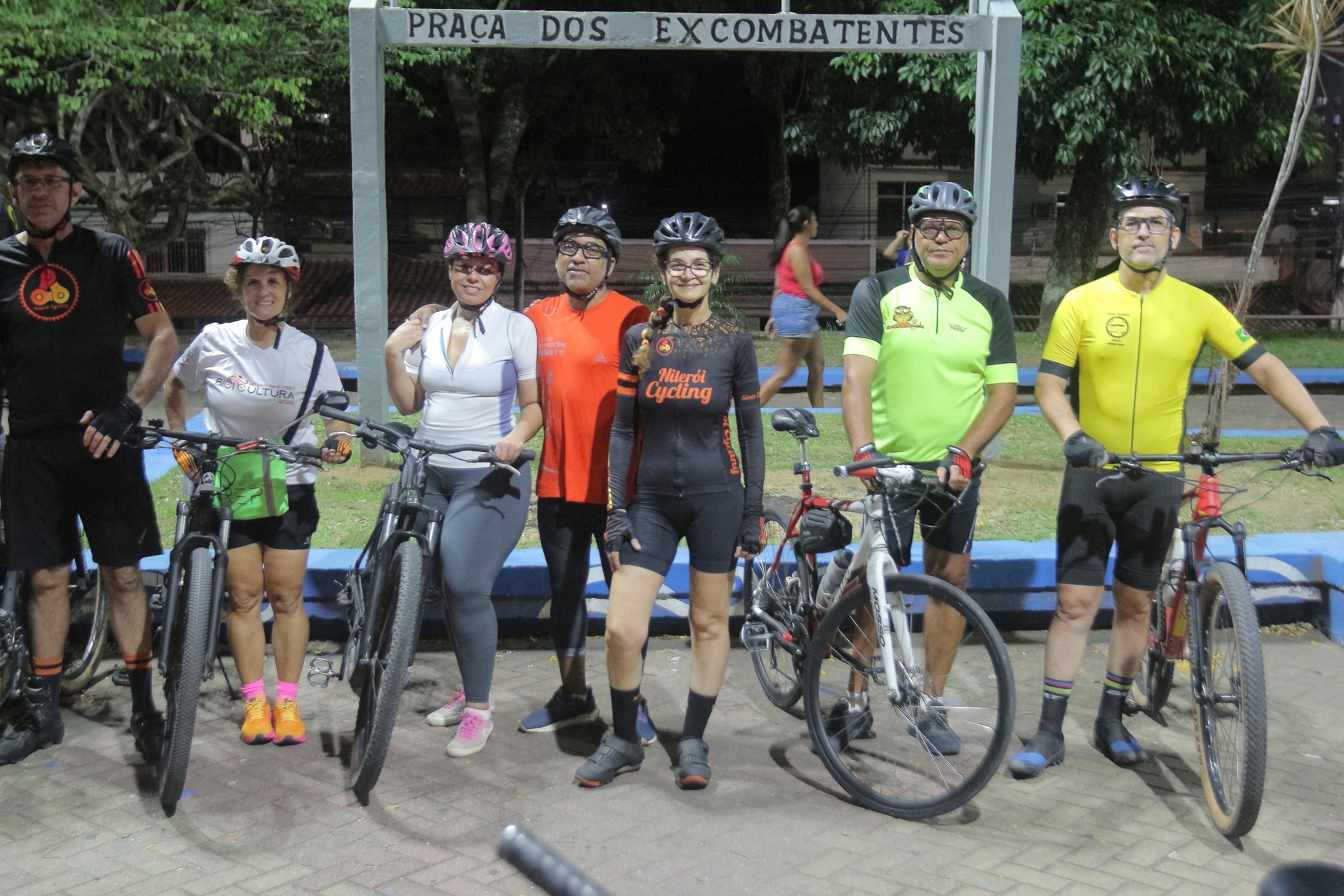 O grupo Niterói Cycling, criado em 2020 por cinco amigos, vive um novo momento graças às obras do MUVI (Mobilidade Urbana Verde Integrada) em São Gonçalo