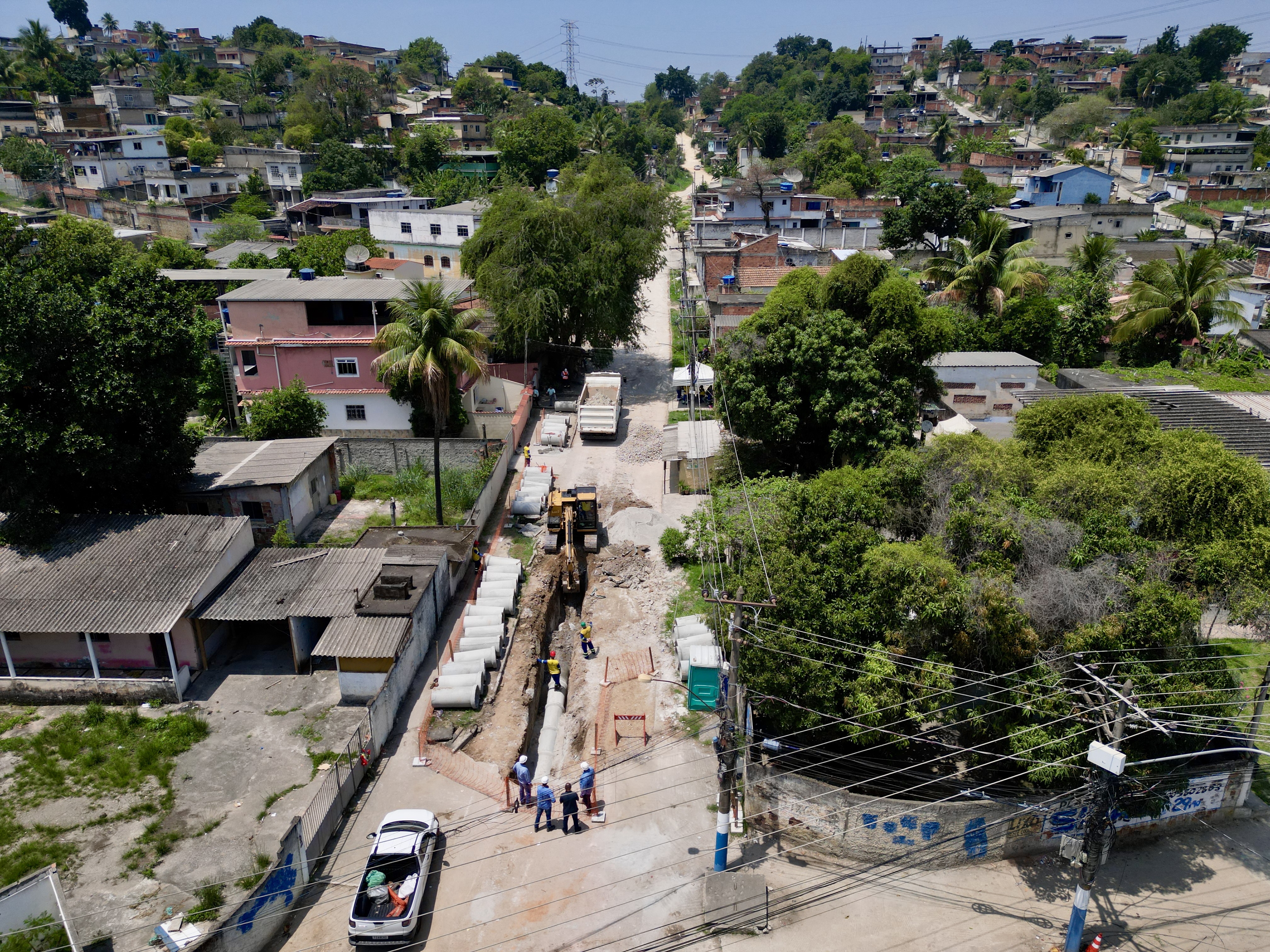 Governo do Estado leva obras de drenagem e pavimentação aos bairros São José e Santa Tereza em Belford Roxo