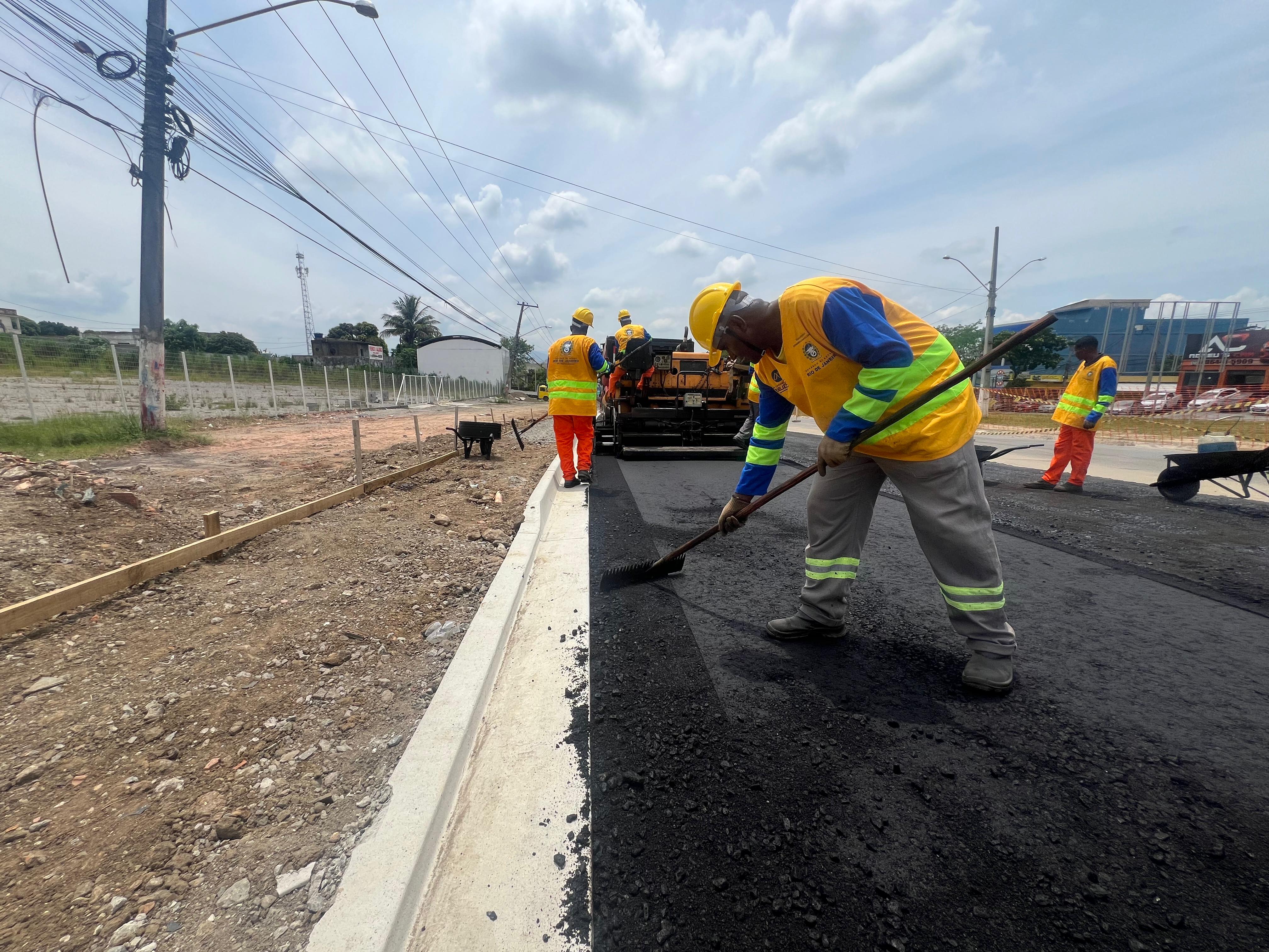 Obras na Avenida 22 de maio seguem em ritmo intenso