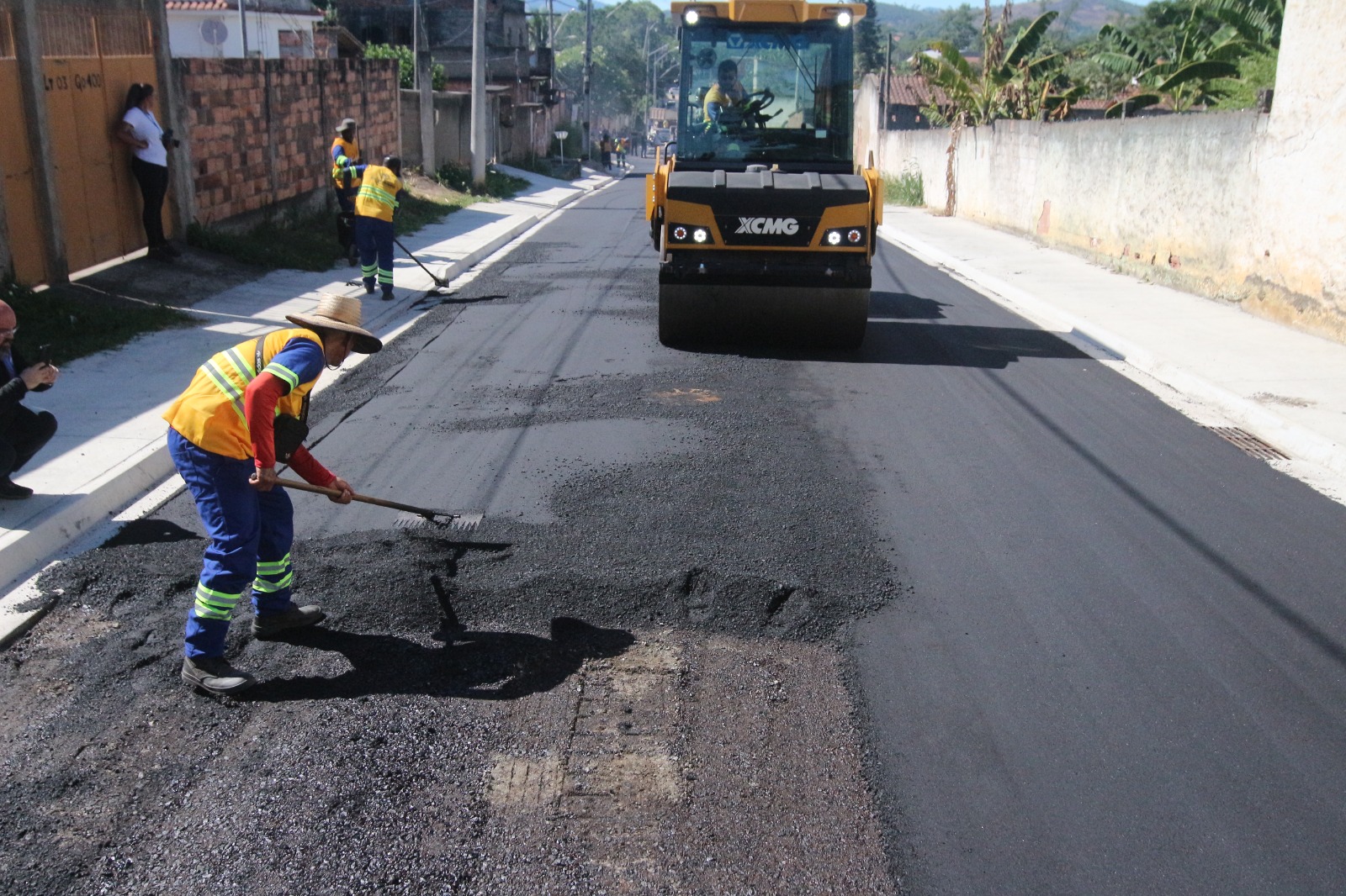 Obras do Governo do Rio ajudam a gerar emprego para a população local