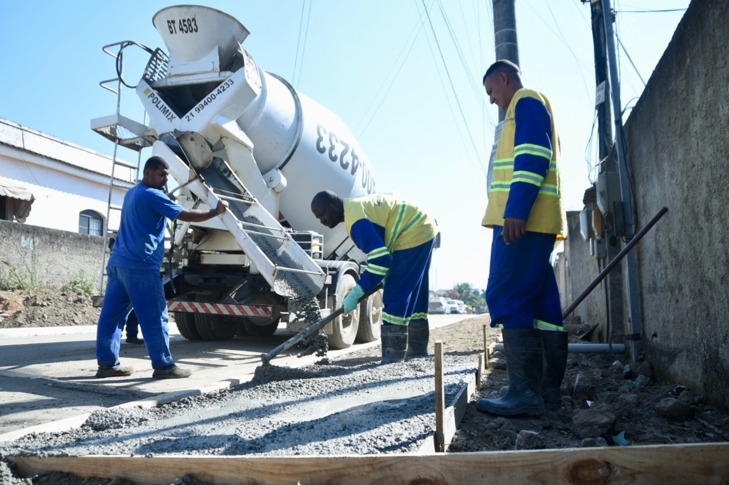Homens trabalhando em Vista Alegre 