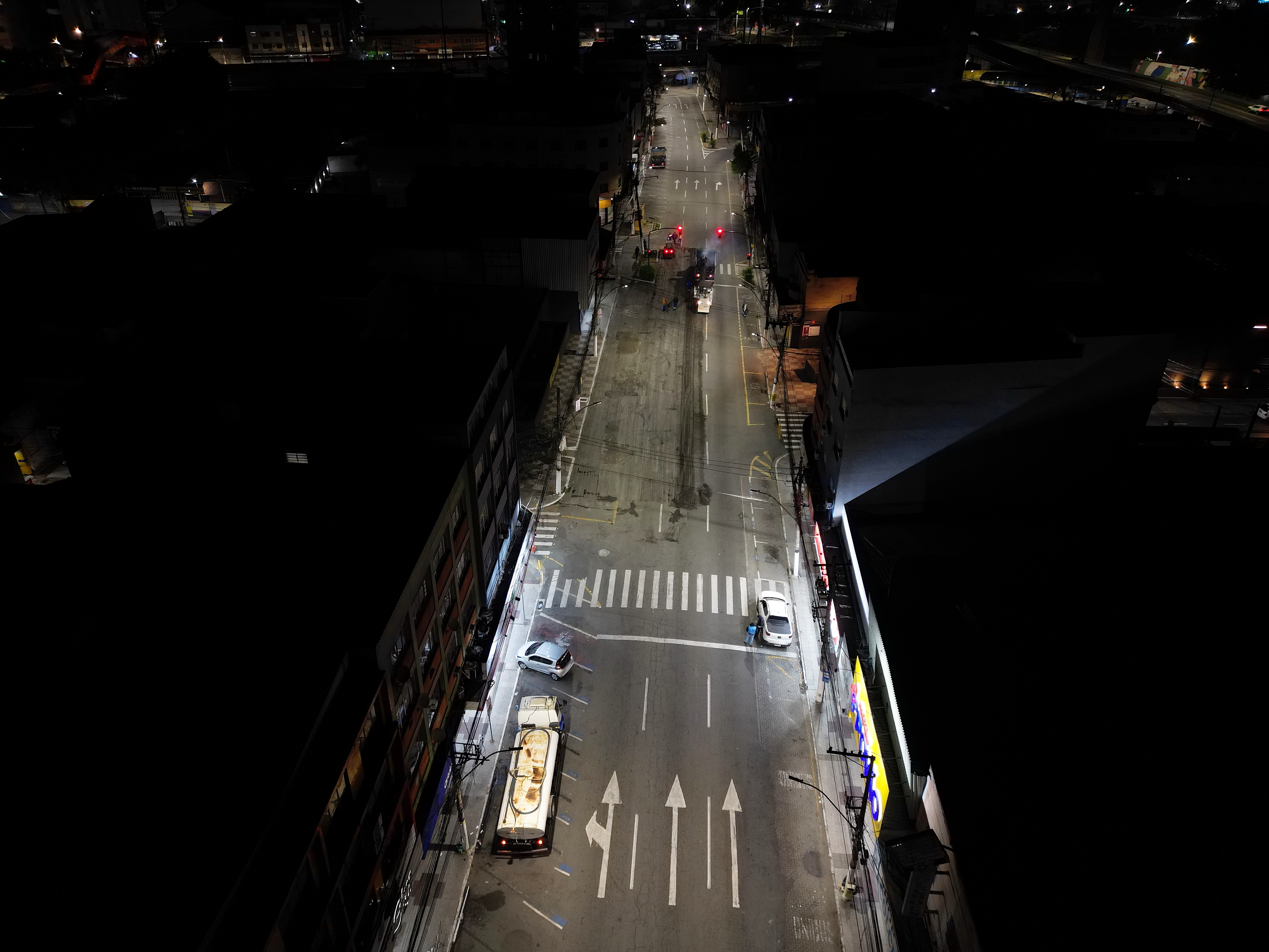       As obras em Volta Redonda contemplam a execução dos serviços de pavimentação, novas calçadas e sinalização viária com uma extensão de 5,9km.