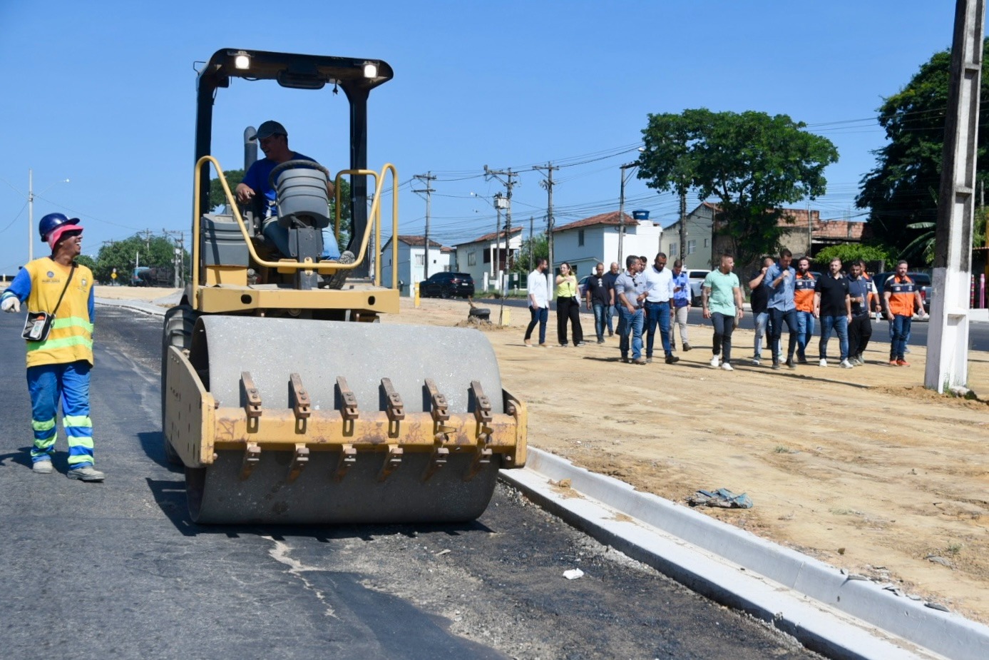 Obras na Avenida 22 de Maio seguem avançando e receberam a visita do secretário Douglas Ruas 