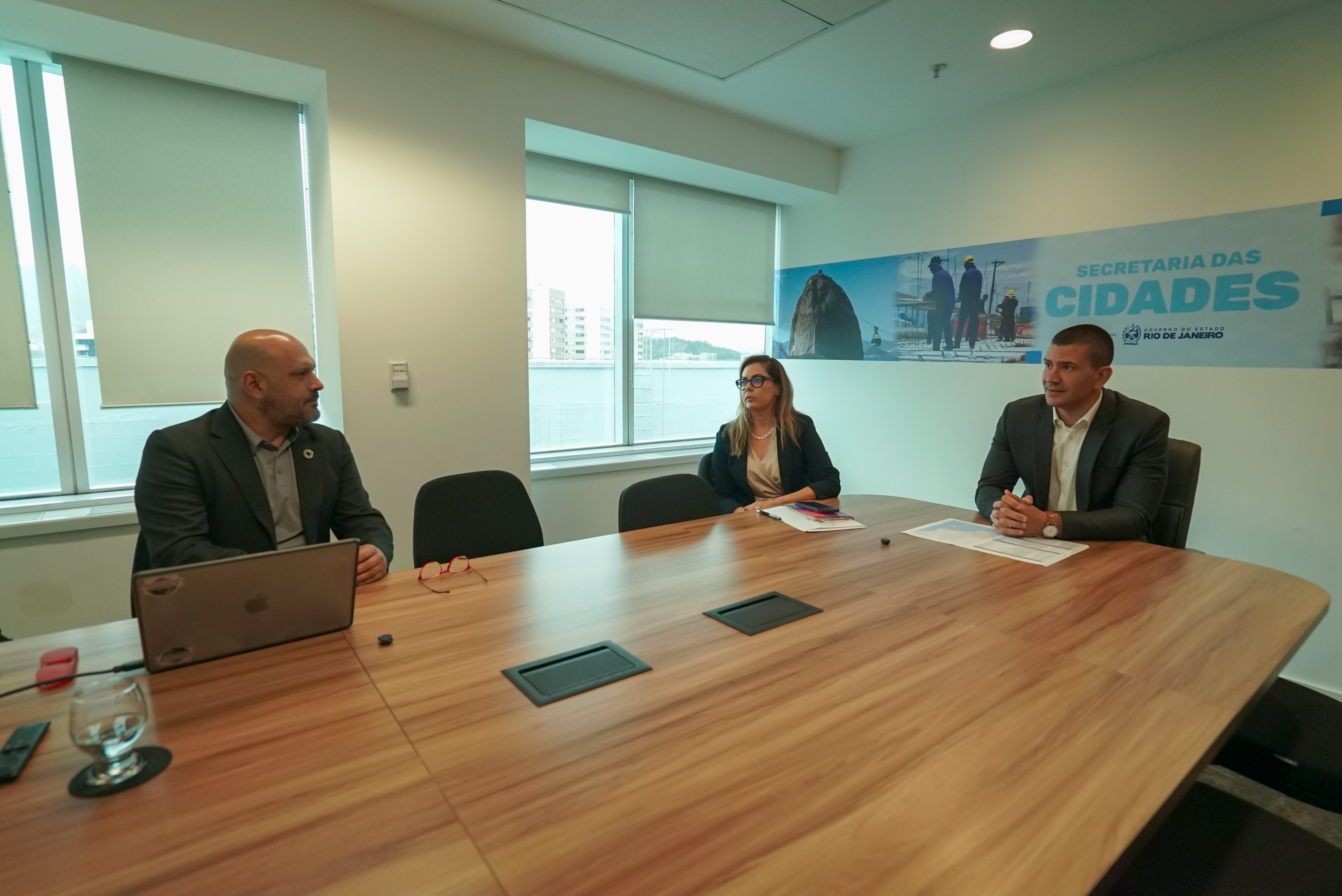 Secretaria das Cidades recebe Santiago Uribe Rocha, especialista colômbiano responsável pela retomada da cidade de Medellín