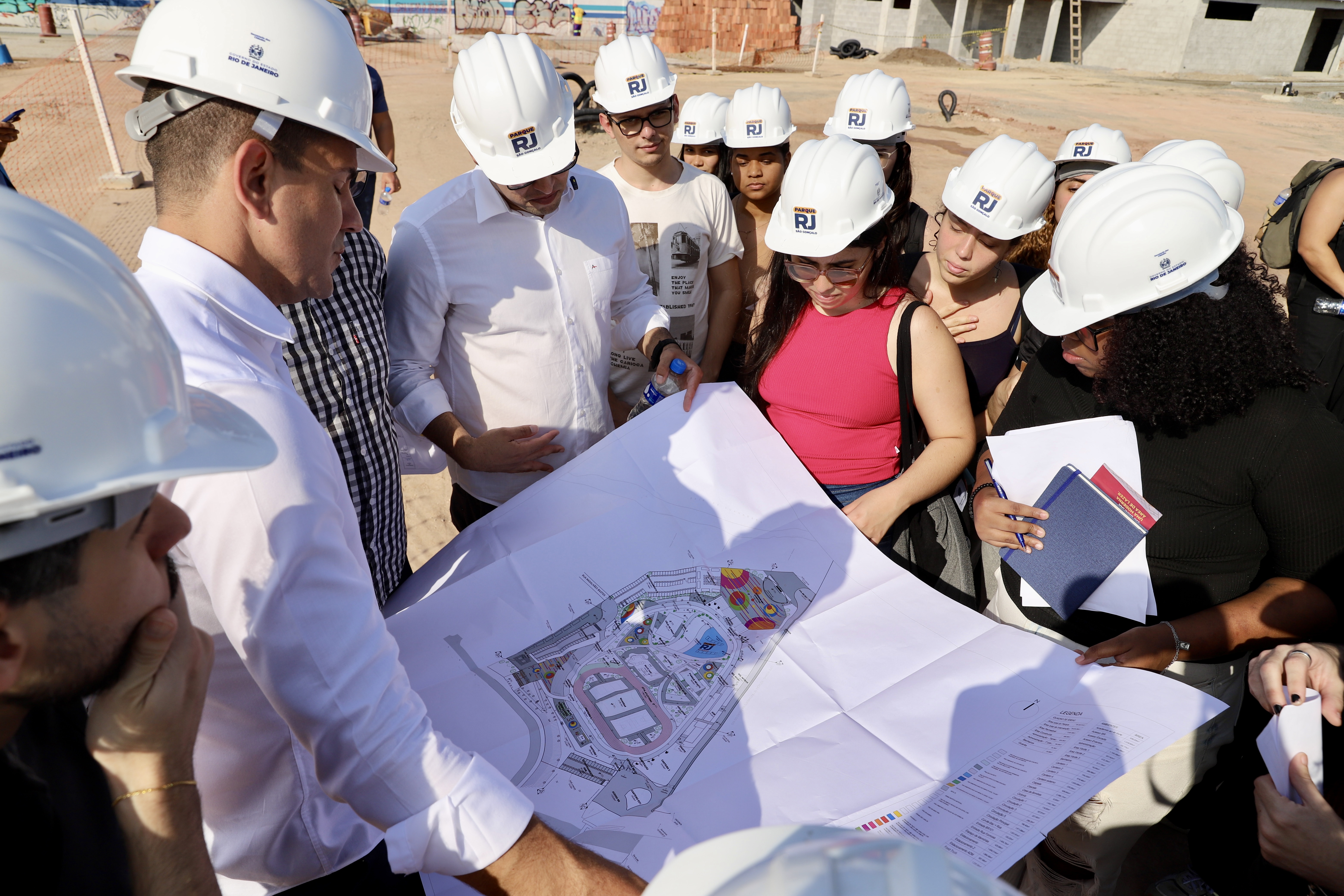 Alunos de Arquitetura da UFF fazem visita técnica ao Parque RJ