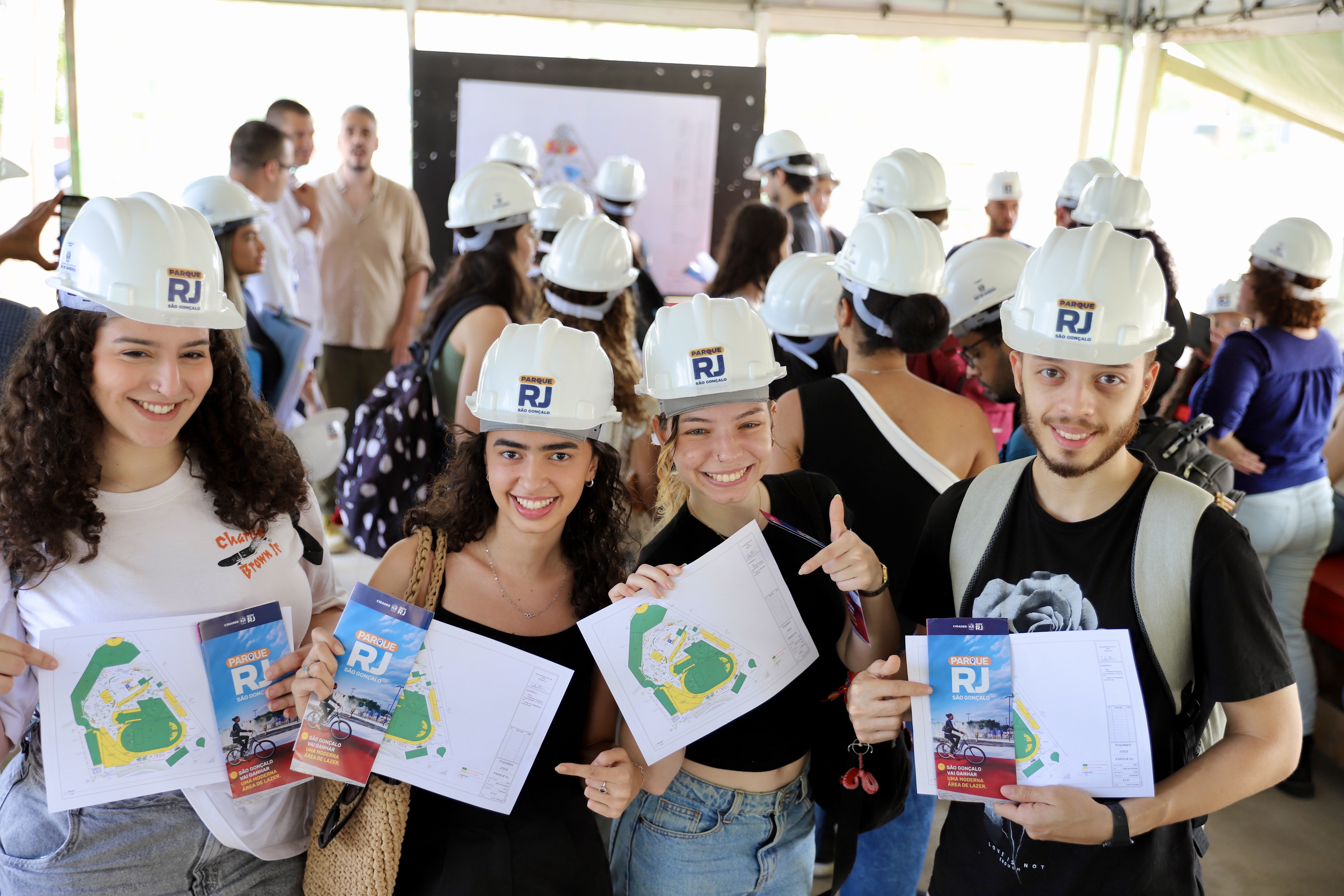 Alunos de Arquitetura da UFF fazem visita técnica ao Parque RJ