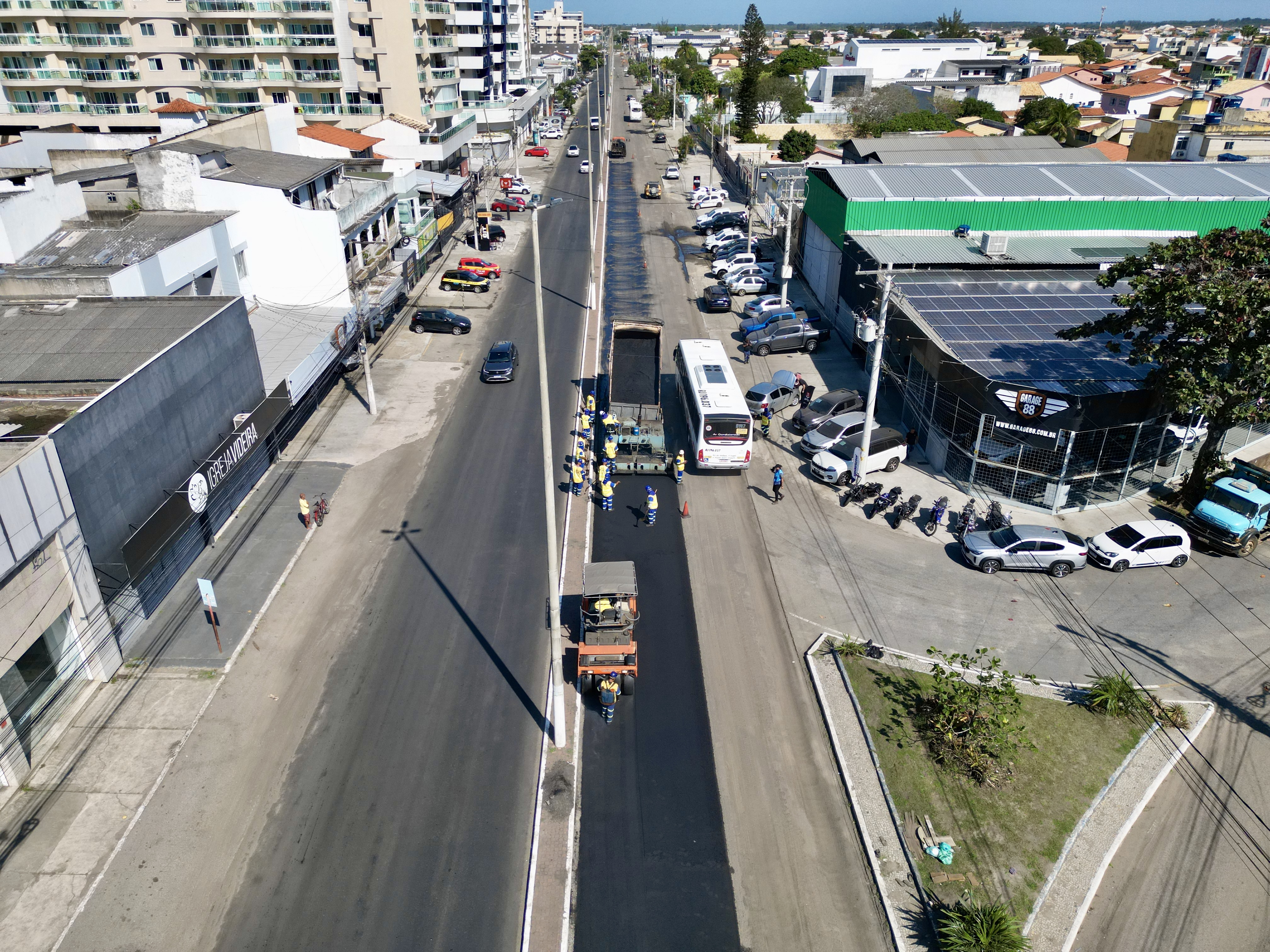 As intervenções em Cabo Frio abrangem um total de 10 ruas, somando 5,7 km de extensão, nos bairros do Éden, Centro e Tomazinho