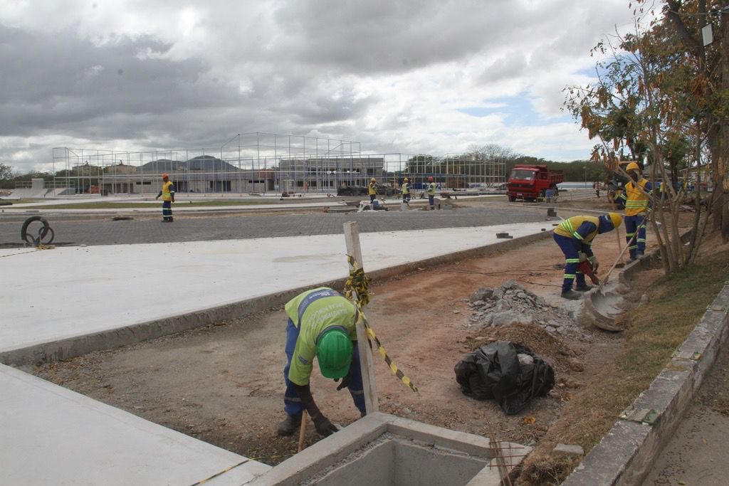 Governo do Estado e Prefeitura iniciam plantio de grama e mudas no Parque RJ