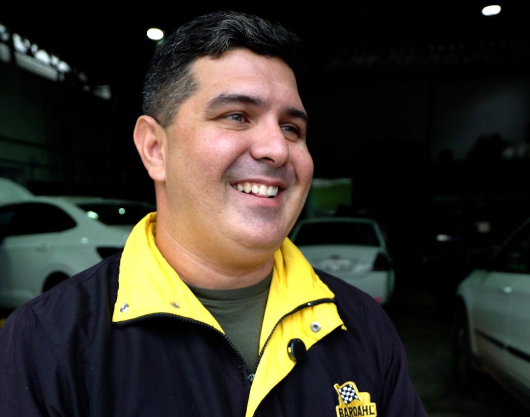 O empresário Luís Felipe Fragoso celebrou a construção da ponte que trouxe mais fluidez no trânsito e aumentou as vendas no seu estabelecimento