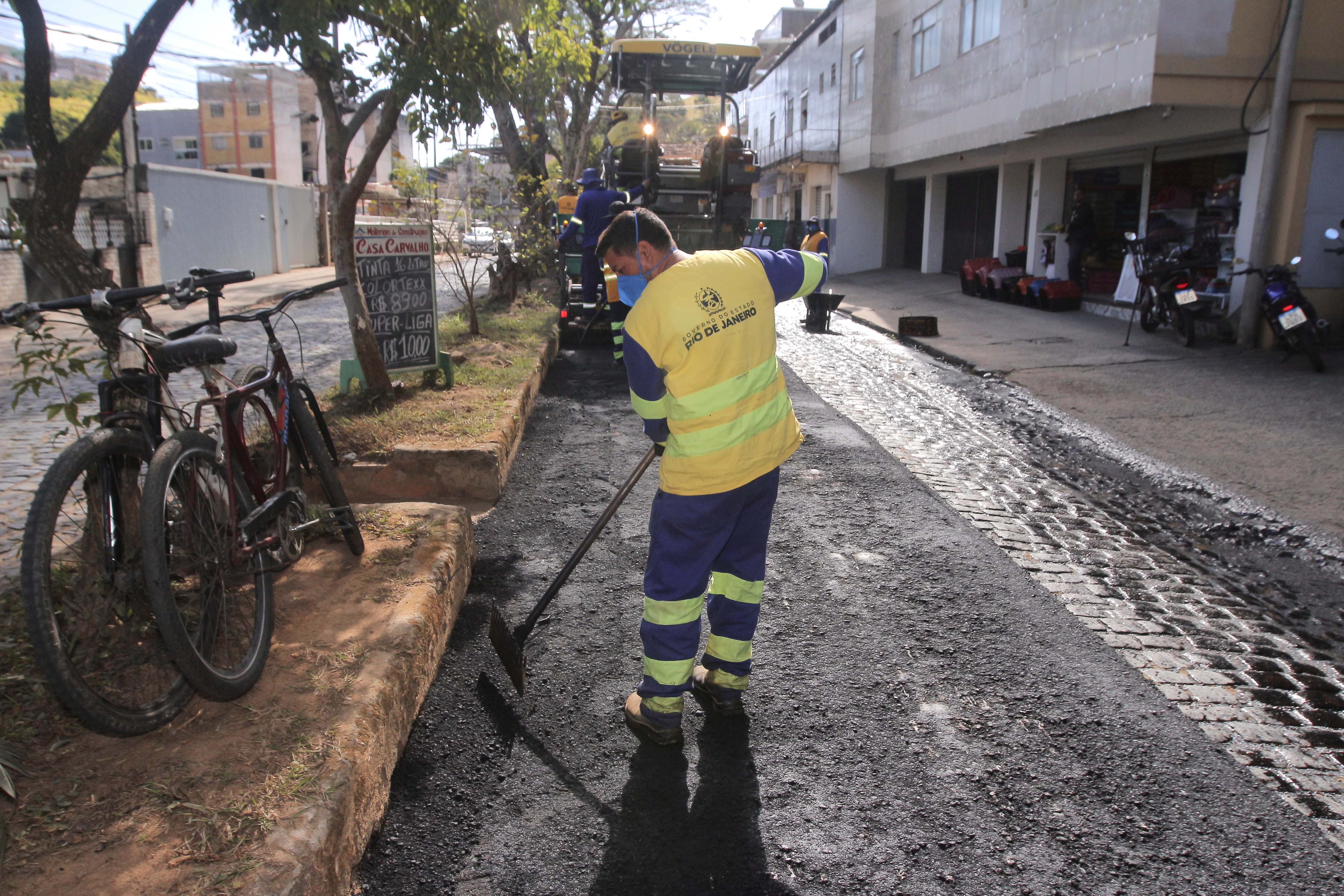 Governo do Estado avança na recuperação de vias em diversas regiões do RJ