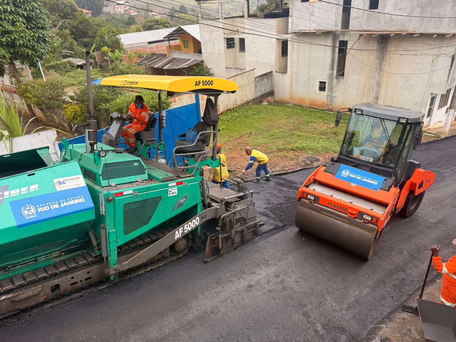 Em Cordeiro, na Serra fluminense, cinco vias estão recebendo pavimentação, totalizando 2,94km de extensão em obras