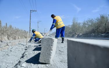 Obras na estrada da Boa Vista, em São Pedro da Aldeia, seguem avançando e vão melhorar a mobilidade de quem trafega pela região