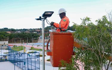 No total, serão mais de 200 luminárias de LED, distribuídas em 194 postes espalhados pelo Parque RJ