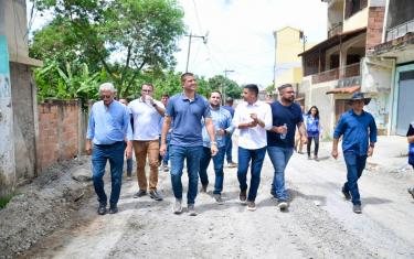 Secretário Douglas Ruas acompanhou evolução das obras de Sacramento, em São Gonçalo