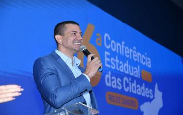 Secretário Douglas Ruas esteve presente no início dos trabalhos do último dia da 6ª Conferência Estadual das Cidades