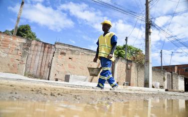 Trabalhador na rua Araújo 