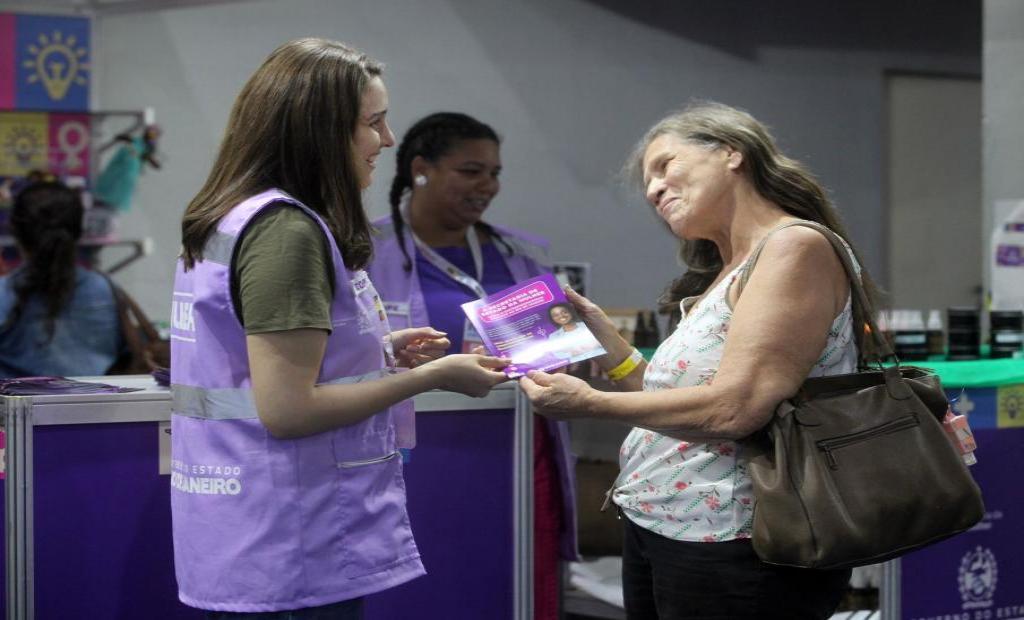 Secretaria de Estado da Mulher leva informações sobre políticas públicas à feira de economia criativa