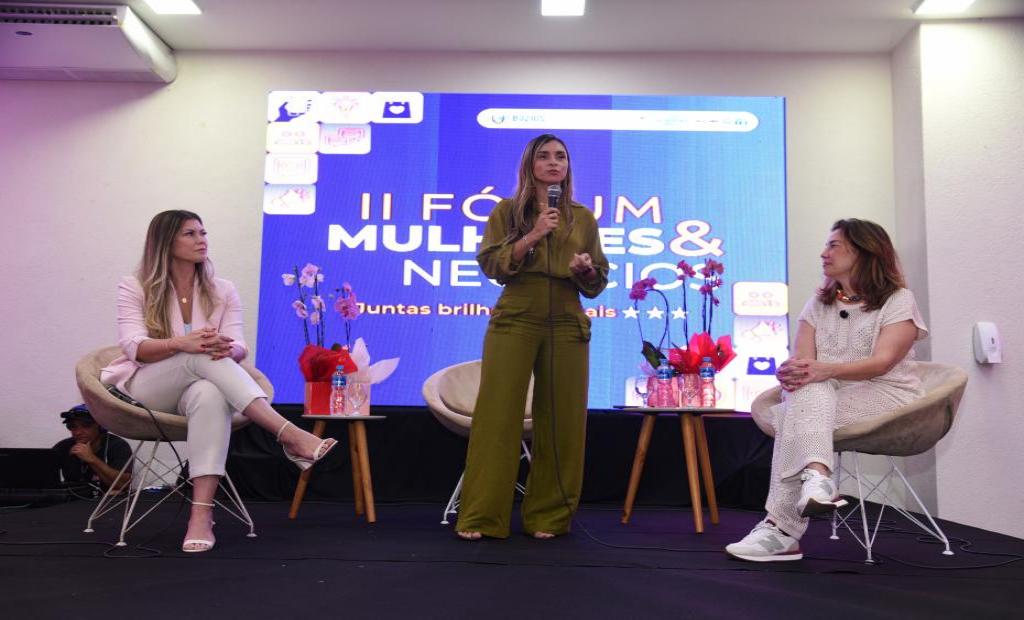 A Primeira-Dama do Estado do Rio de Janeiro e Presidente de Honra do RioSolidário, Analine Castro, Daniele Martins, Secretária da Mulher de Búzios,  e a Secretária de Estado da Mulher, Heloisa Aguiar