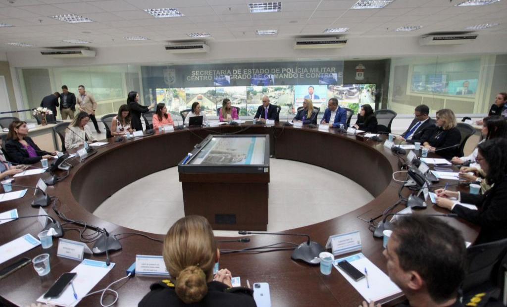 Representantes do Antes que Aconteça se reúnem no CICC