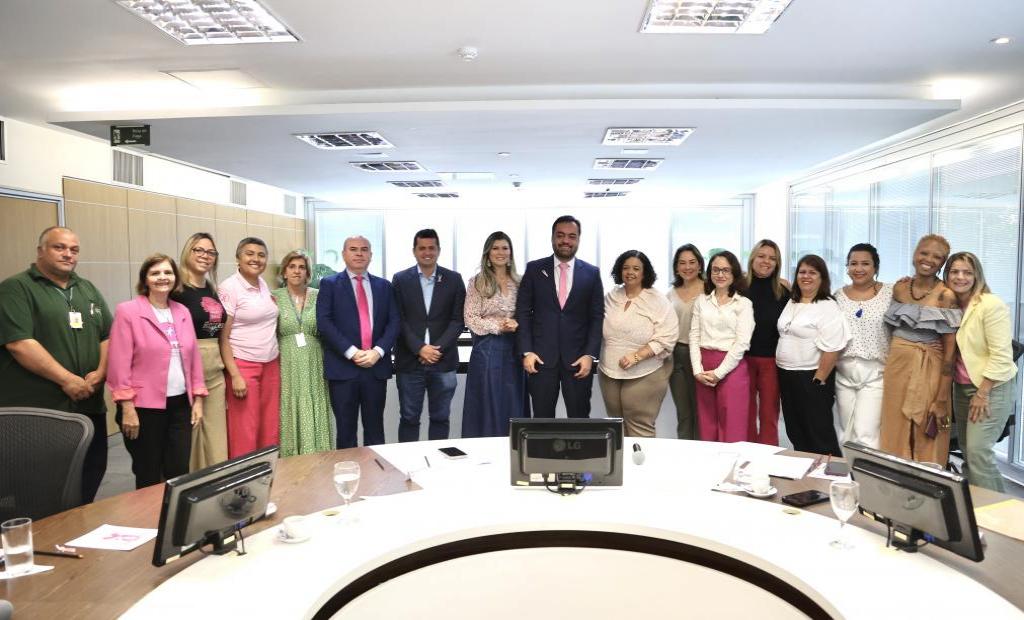 Cláudio Castro se reúne com Frente Estadual de Combate ao Câncer de Mama para discutir ações que ajudem no diagnóstico precoce e tratamento