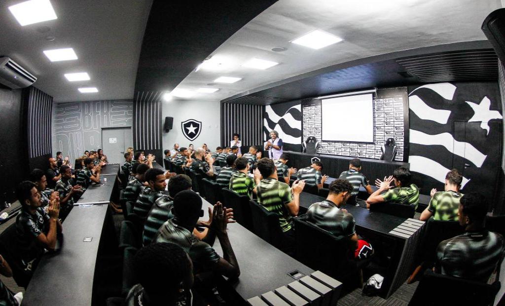 Os 4 grandes times de futebol do RJ se unem à SEM-RJ para ações de prevenção à violência contra meninas e mulheres