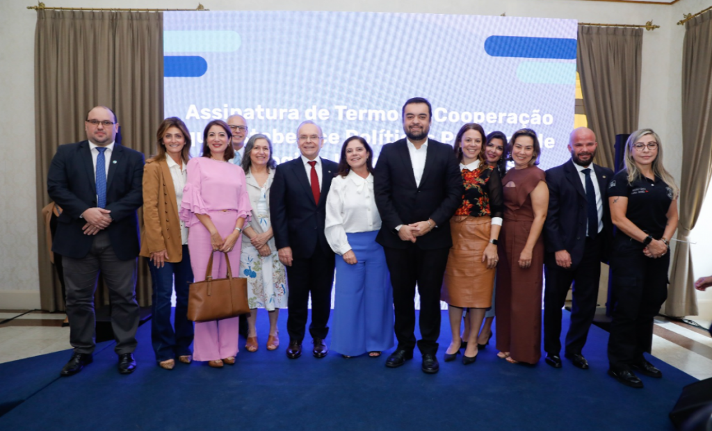 Governador Cláudio Castro assina termo de cooperação para fortalecer políticas públicas de proteção à mulher