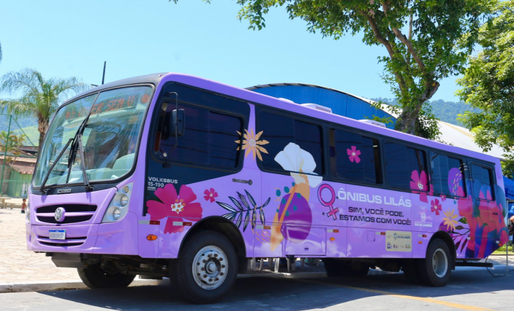 Ônibus Lilás leva serviços de apoio à mulher para Campos dos Goytacazes