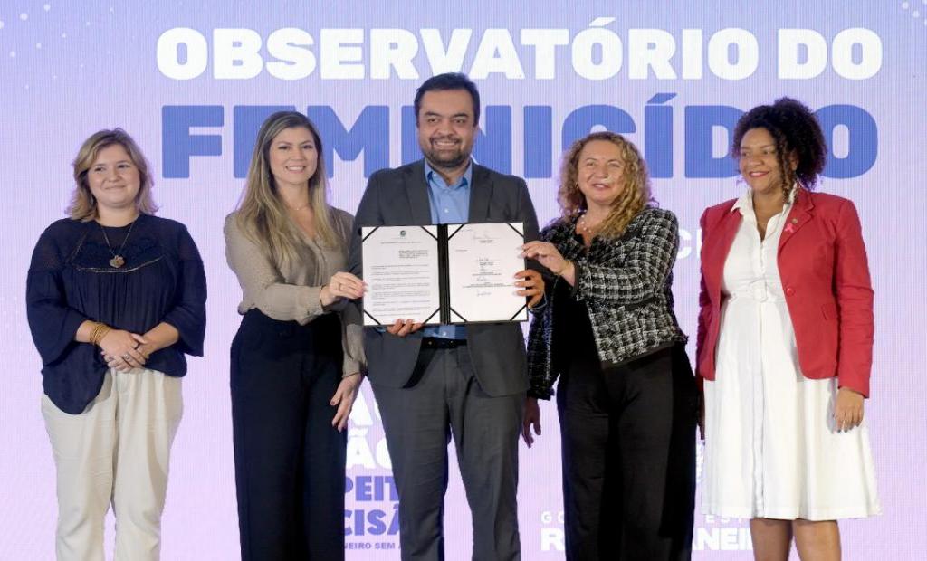 Governador Cláudio Castro assina decreto que cria Observatório do Feminicídio