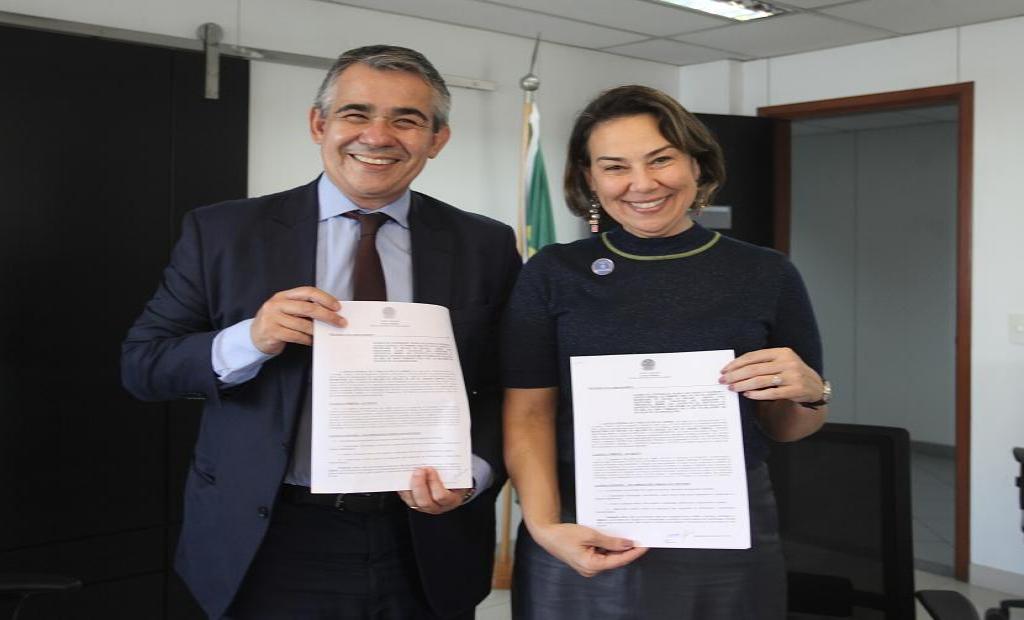 SEM-RJ e Justiça Federal assinam acordo para empregabilidade feminina