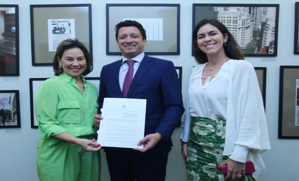 Secretaria da Mulher e PGE-RJ assinam acordo