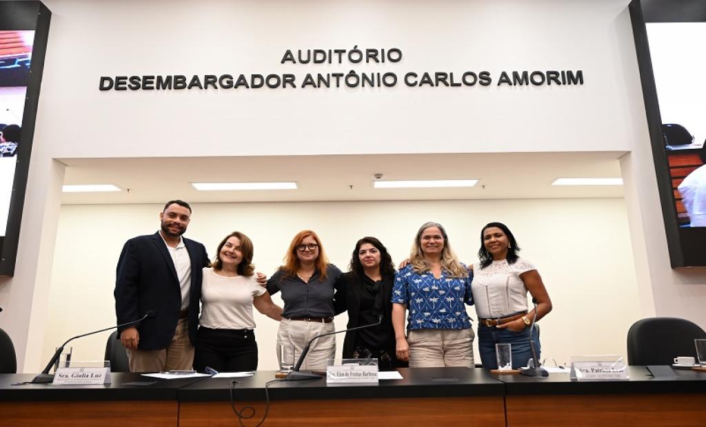 Evento promovido pela Secretaria de Estado da Mulher reuniu equipes técnicas, gestores municipais e representantes da rede especializada em acolhimento e abrigamento