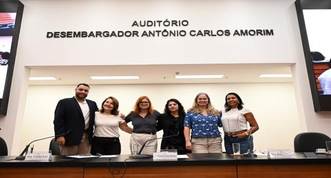 Evento promovido pela Secretaria de Estado da Mulher reuniu equipes técnicas, gestores municipais e representantes da rede especializada em acolhimento e abrigamento