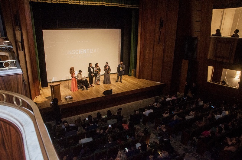 Homens também receberam a premiação pela atuação na causa (Foto: Gil Soares)