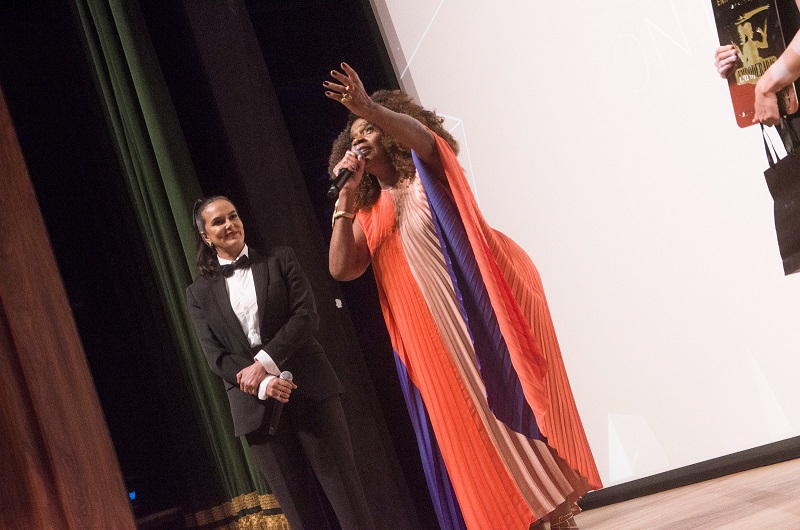 A atriz Zezé Motta foi uma das homenageadas na noite (Foto: Gil Soares)