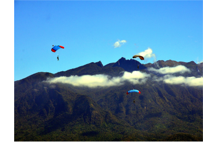 Resende - Serra com paraquedas - foto Marcio Fabian