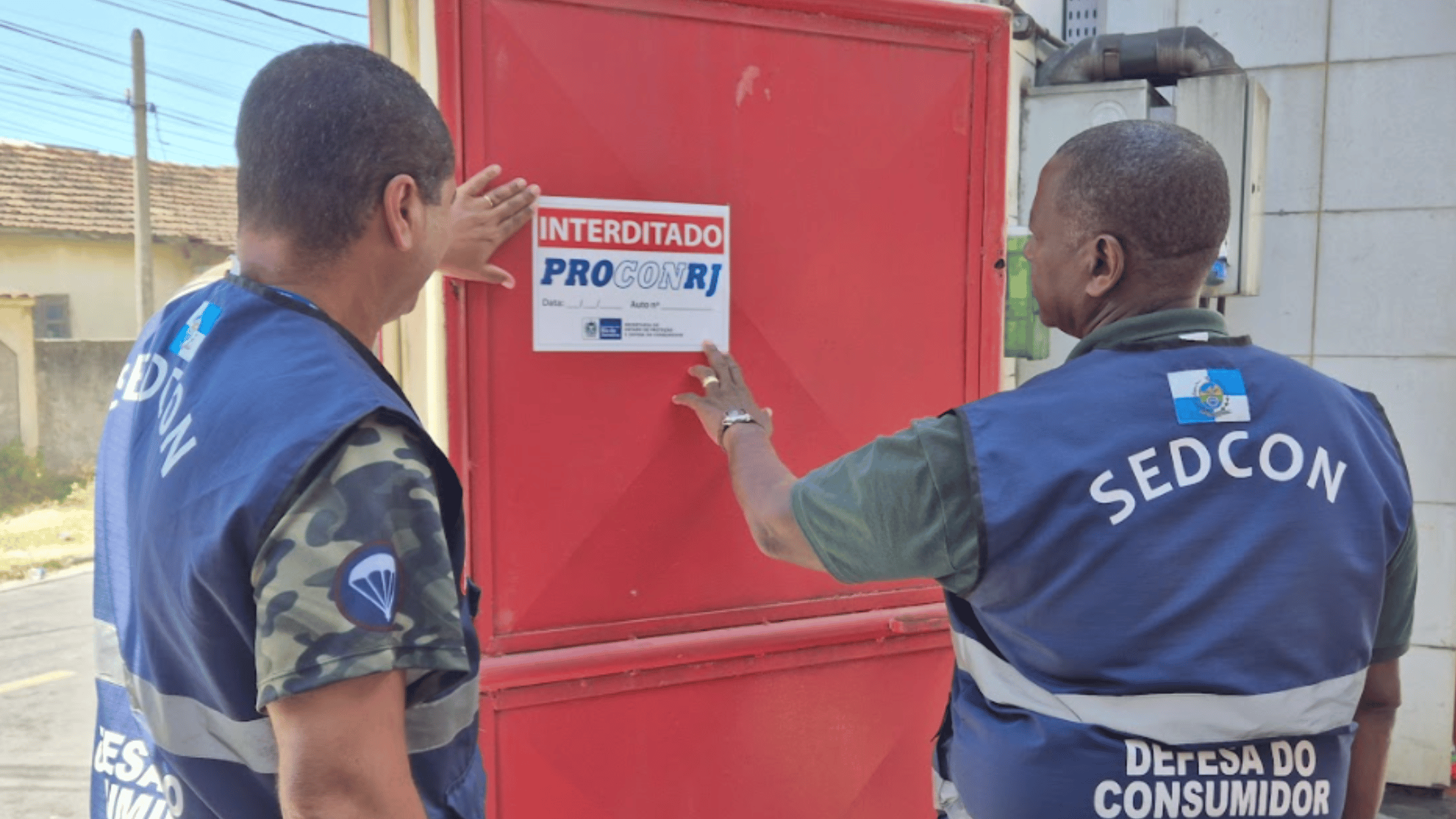 Fábrica de picolés em Belford Roxo é interditada após consumidor encontrar barata em sorvete